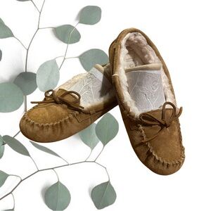 SALE PRICING! UGG women’s Dakota mocassin slippers - size 9